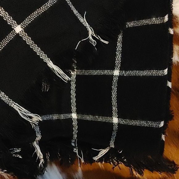 Large Aldo Acrylic Scarf - Picture 2 of 4